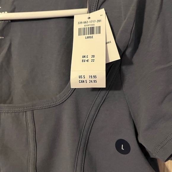 Hollister Seamed Curved Hem Baby Tee - Picture 2 of 4